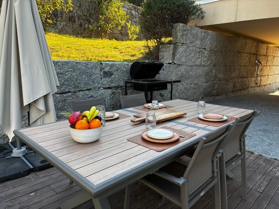 Patio, Food and drinks, Dining area