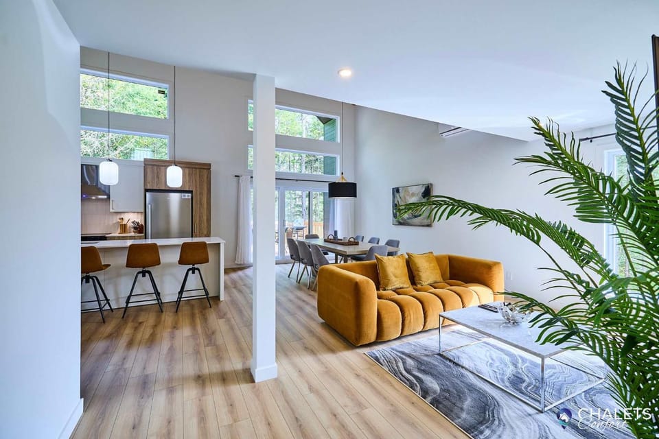 Villa Boreale - Private Spa Pool & Foosball Chalet in Quebec City