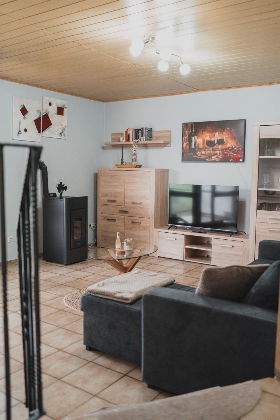 Communal lounge/ TV room, TV and multimedia, Living room, Seating area, Evening entertainment