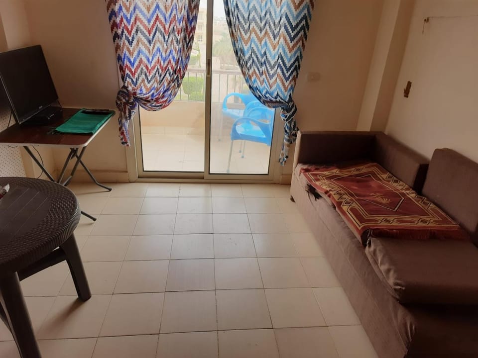 Sunny Apt with Balcony & Pool Access Apartment in Egypt