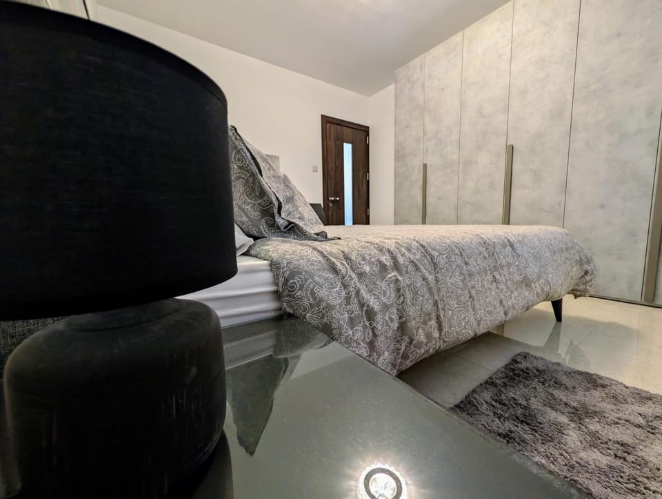 Bed, Bedroom, wardrobe, air conditioner