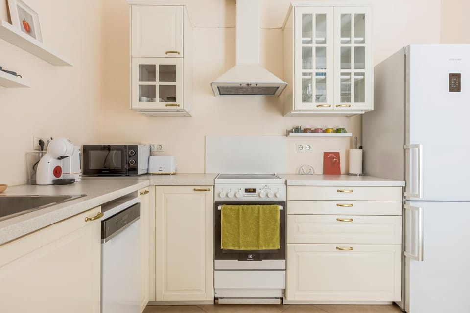 Coffee/tea facilities, Kitchen or kitchenette, dishwasher, oven, stove