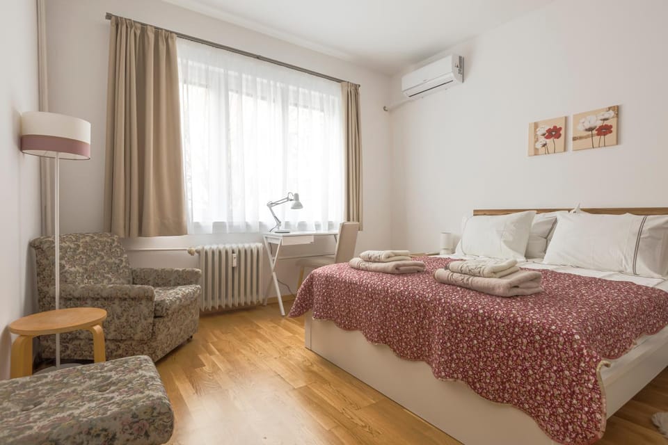 Bed, Bedroom, air conditioner