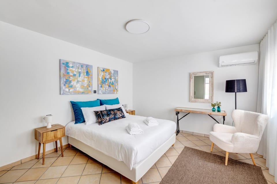 Bed, Photo of the whole room, Bedroom, towels, air conditioner