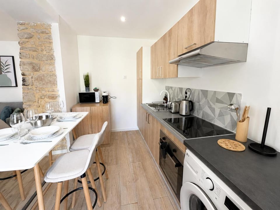 Dining area, oven, stove