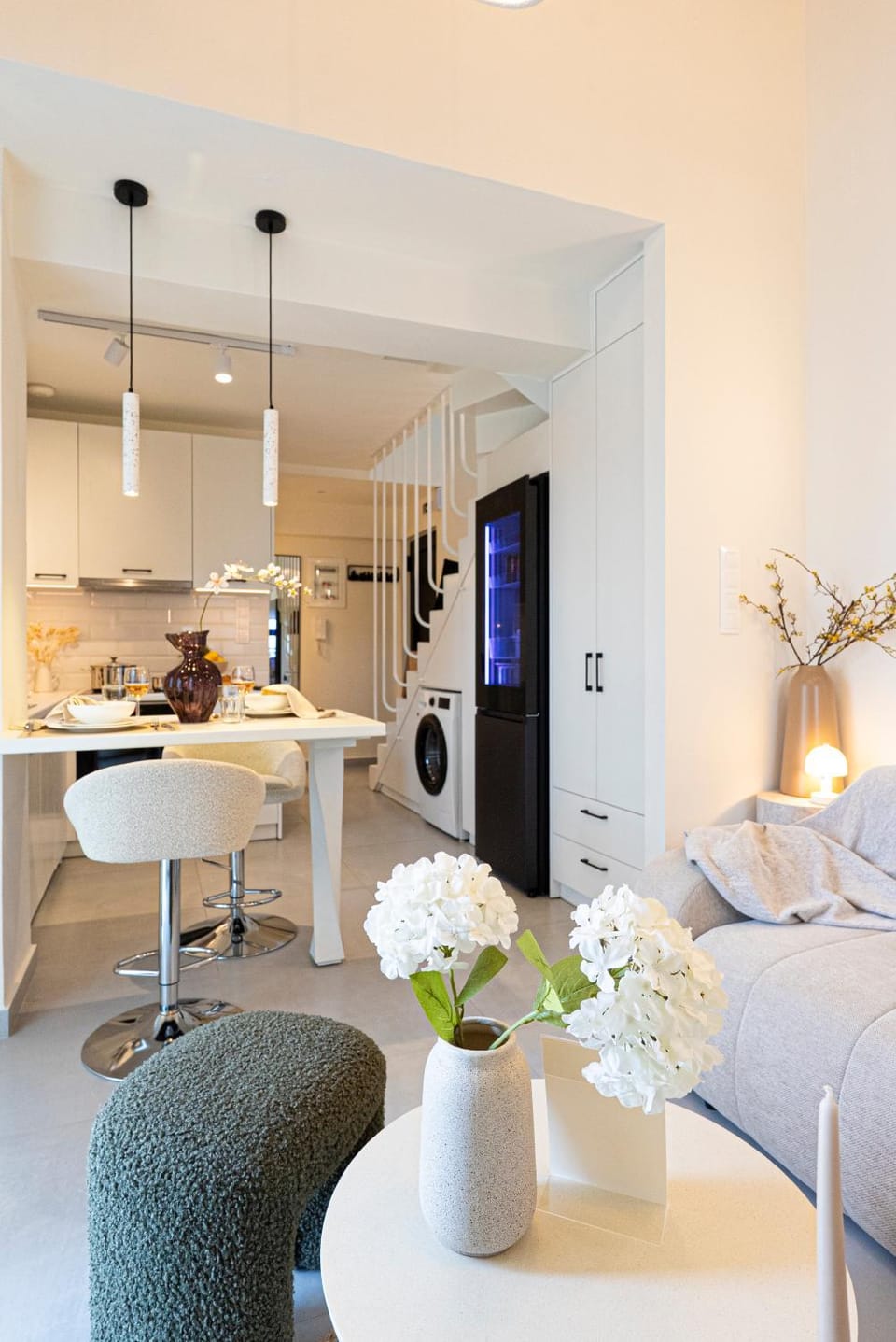 Kitchen or kitchenette, Living room, Seating area