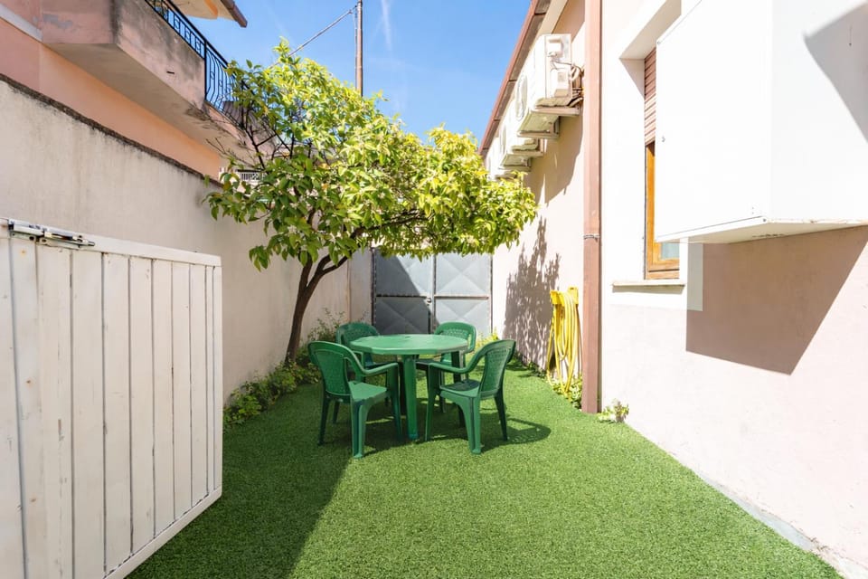 Garden, Dining area