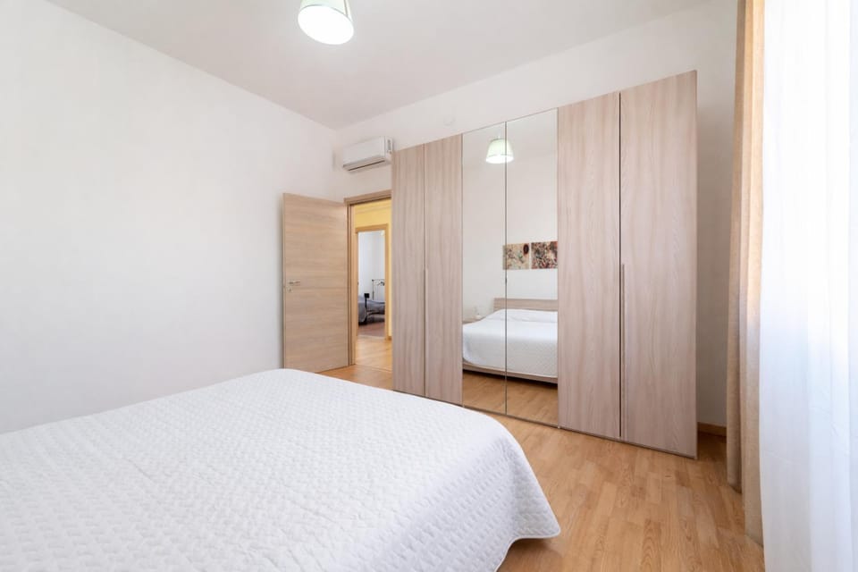 Bed, Photo of the whole room, Bedroom, wardrobe