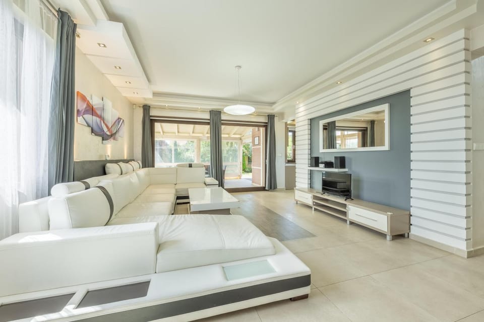 Luxusní vila Serenity 15 min od Prahy Villa in Czechia