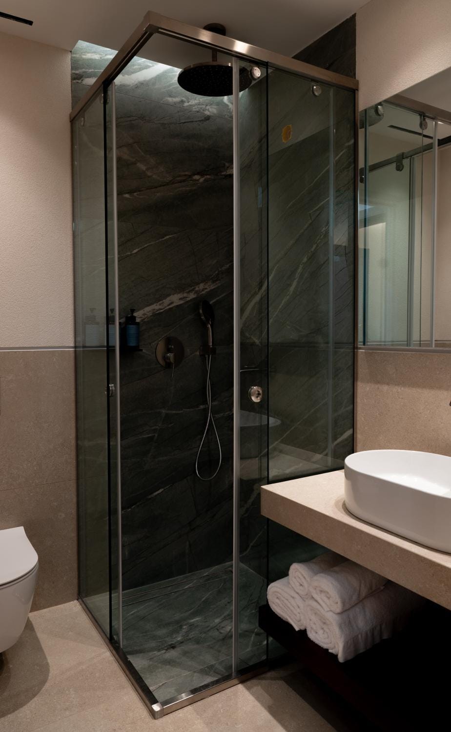 Shower, Toilet, Bathroom, towels