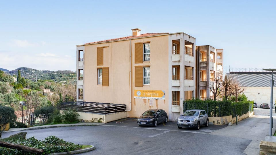 Property building, Facade/entrance, Off site