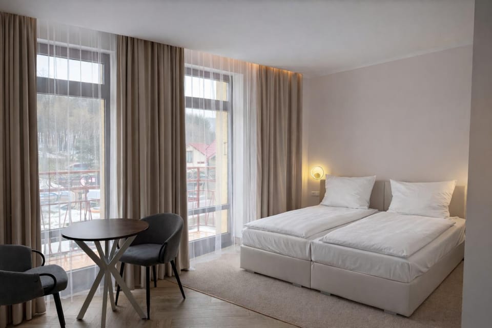 Bed, Living room, Photo of the whole room, Seating area, Bedroom