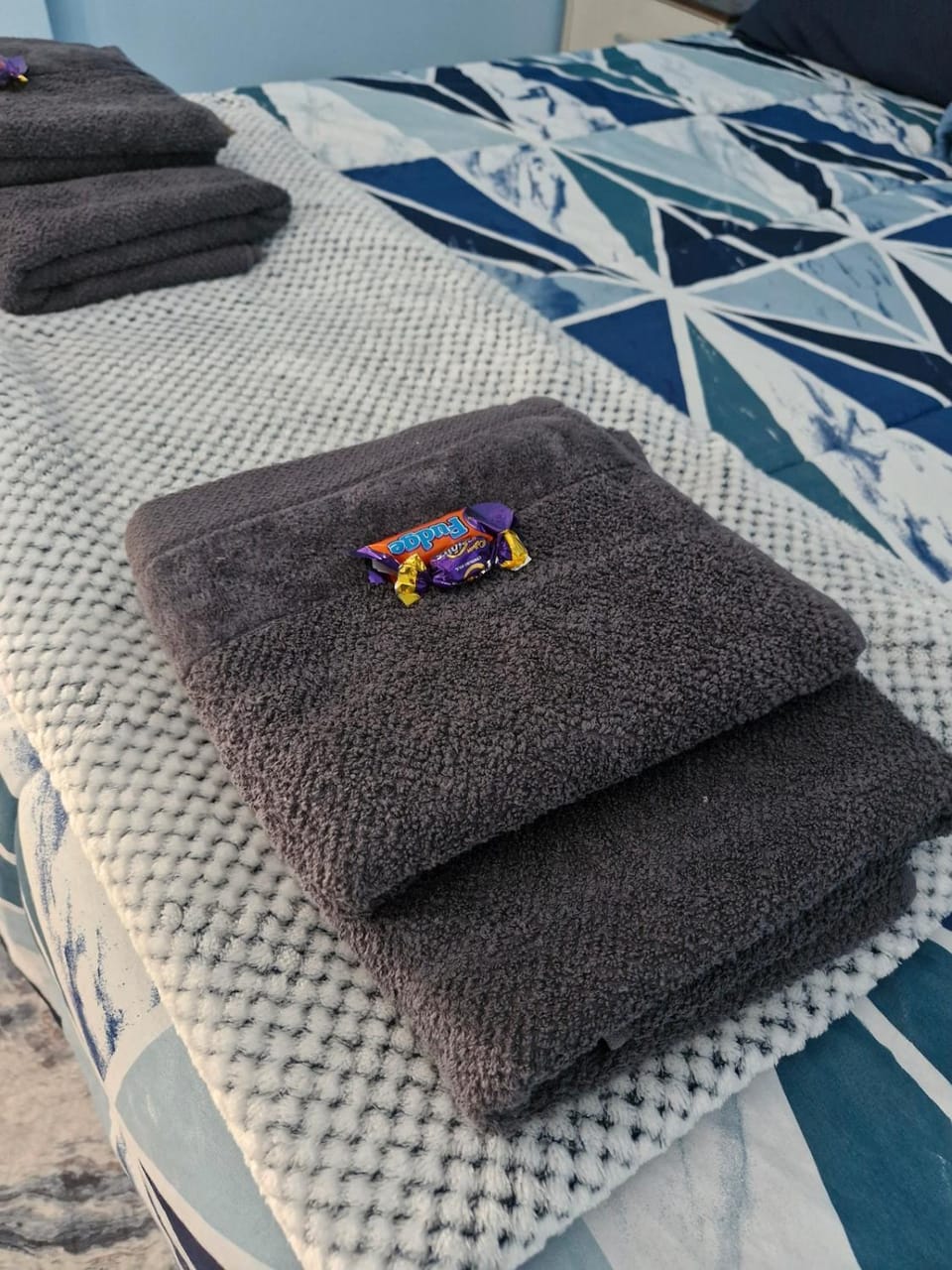 Bed, towels