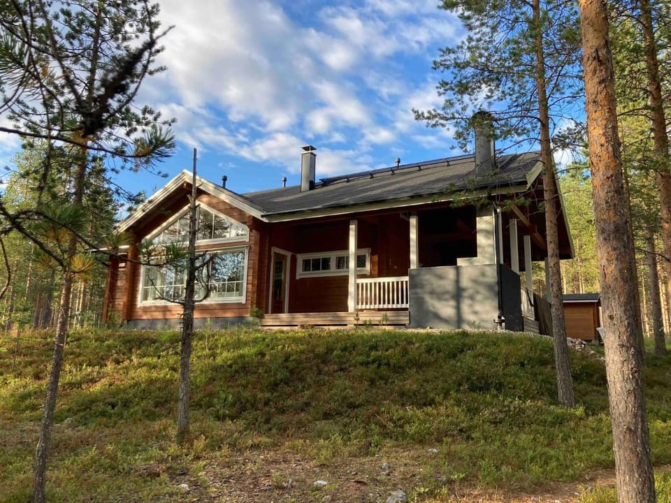 Charming Lapland Villa with Mountain Views and Private Sauna Villa in Rovaniemi