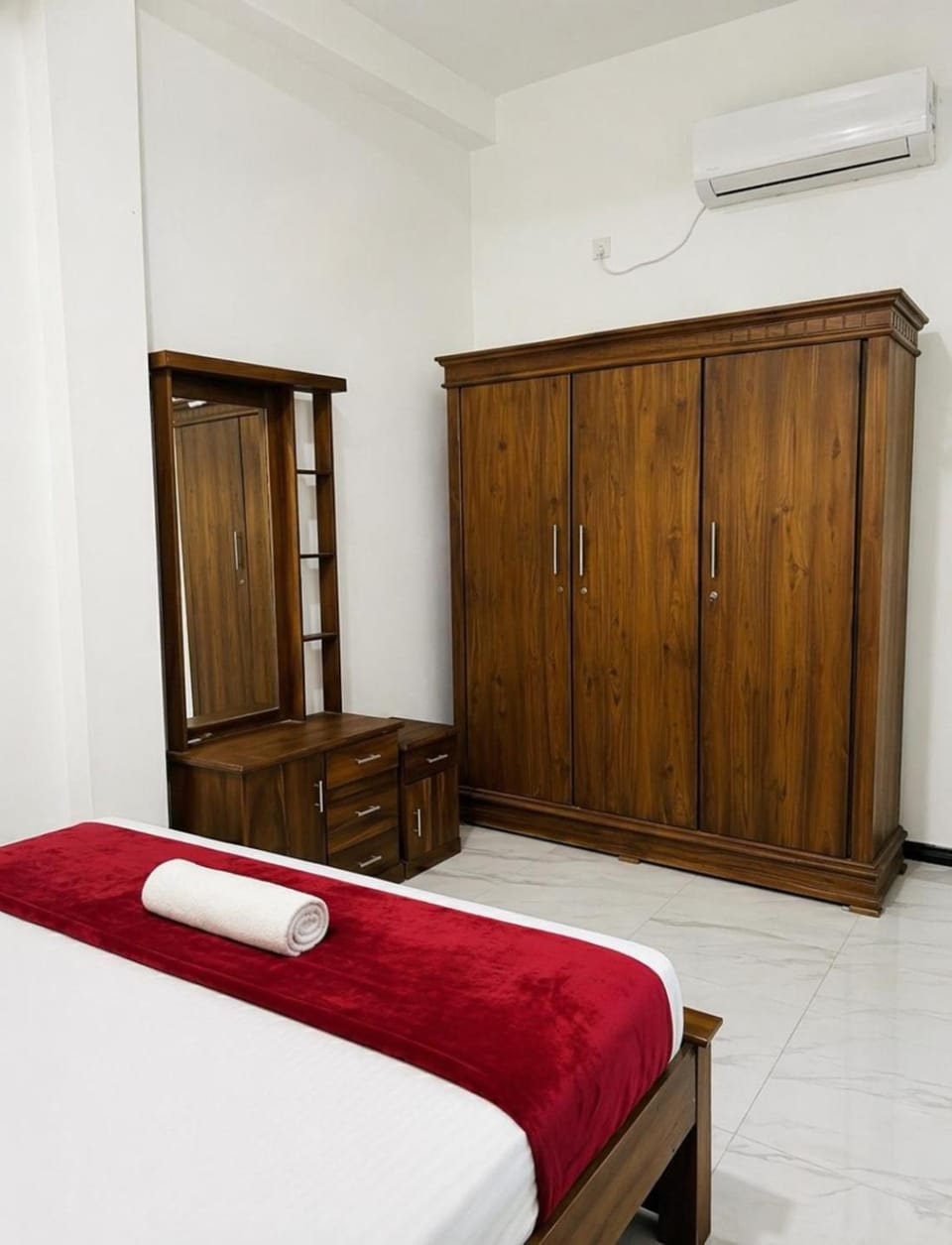 Bed, Bedroom, towels, wardrobe