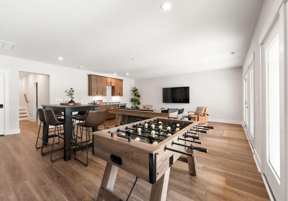 Game Room, Evening entertainment
