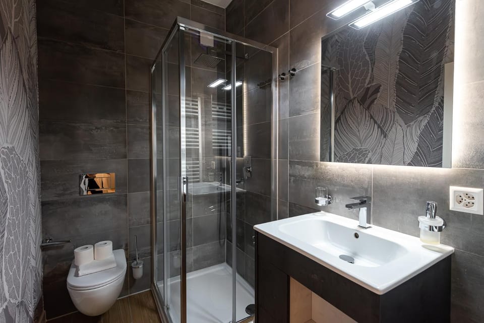 Shower, Toilet, Bathroom
