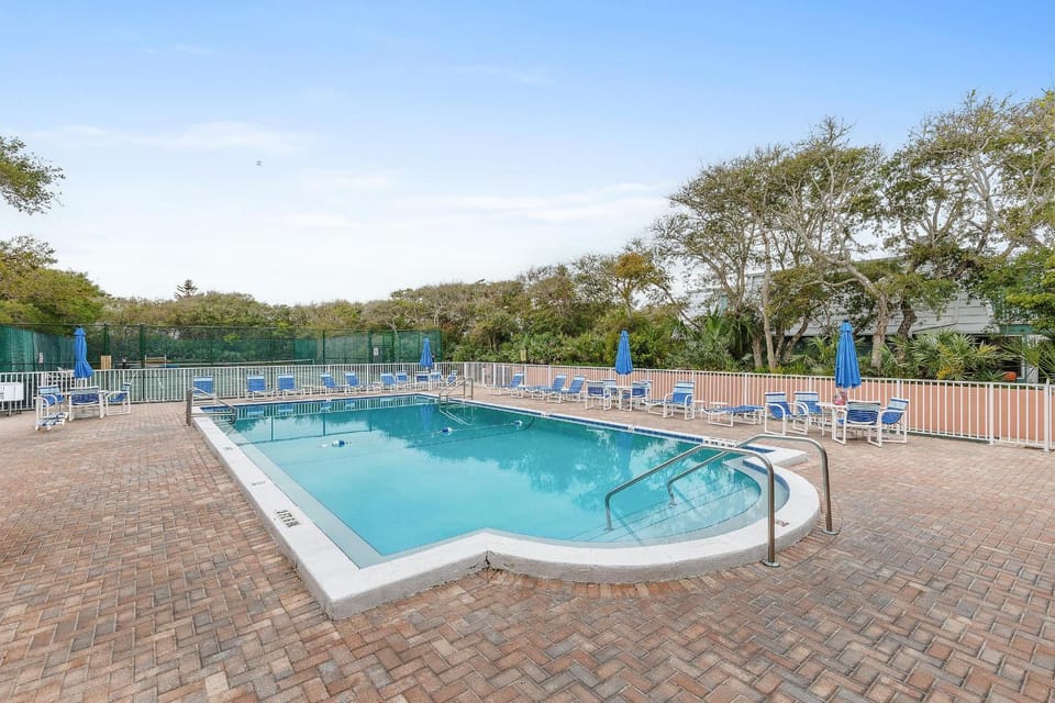Bahamian Club 124C House in Edgewater