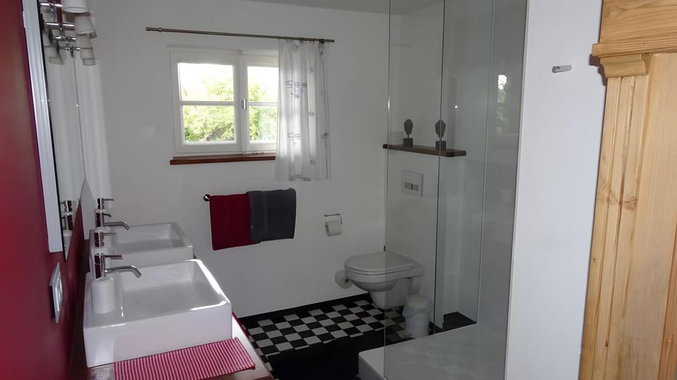 Bathroom, Living room