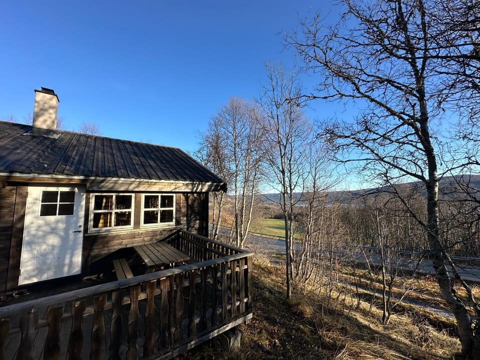 Property building, Spring, Day, Natural landscape, Mountain view