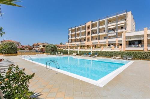 Swimming pool, Swimming pool