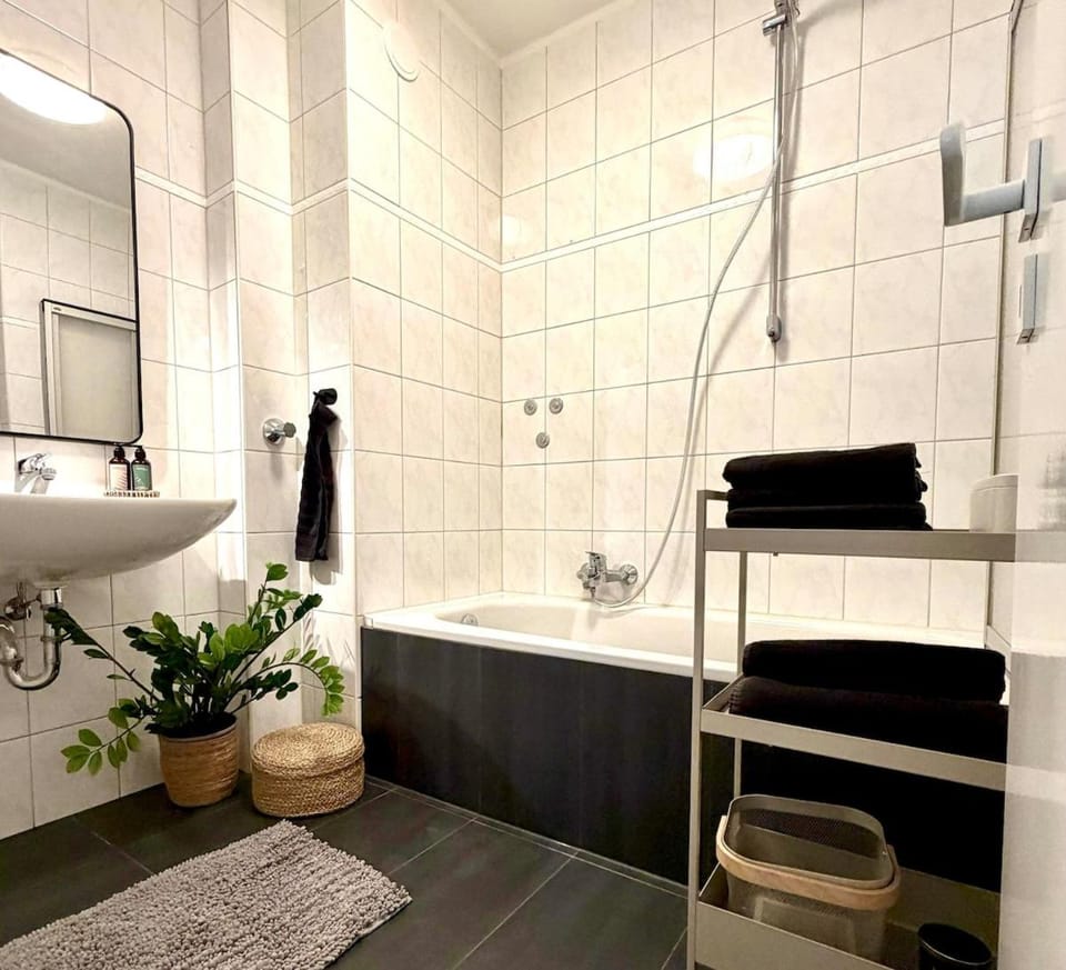 Stylische 2,5 Zi-Wohnung - Balkon - Blick ins Grüne Apartment in Wuppertal