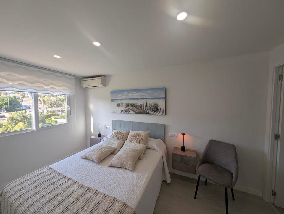 Bed, Bedroom, air conditioner