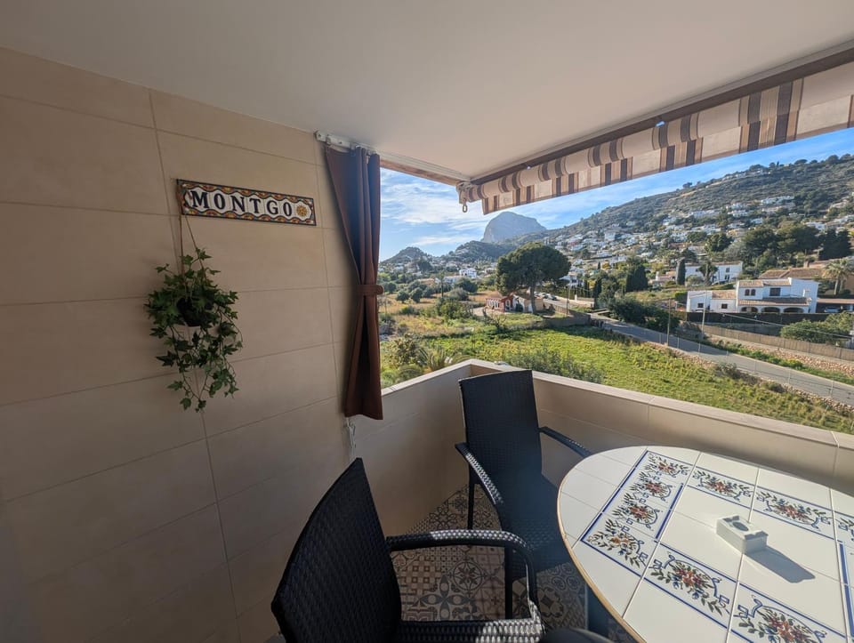 Natural landscape, Seating area, Evening entertainment, Mountain view