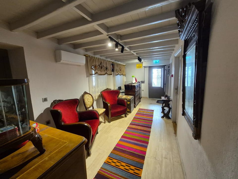 Communal lounge/ TV room