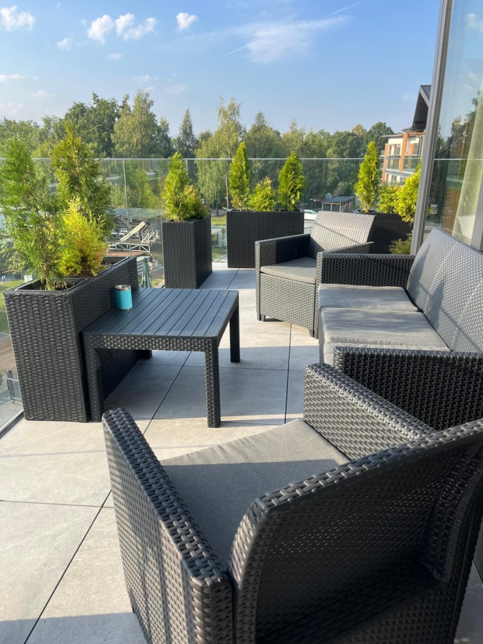 Property building, Restaurant/places to eat, Balcony/Terrace, Breakfast