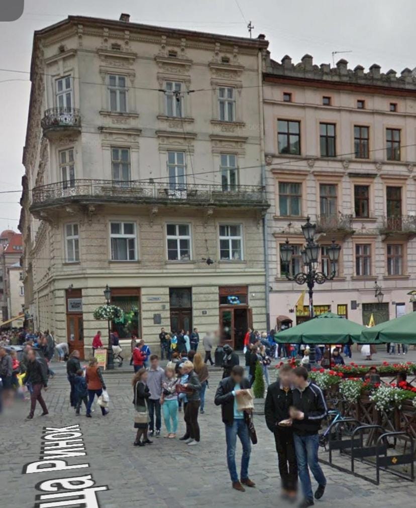 Facade/entrance, Location