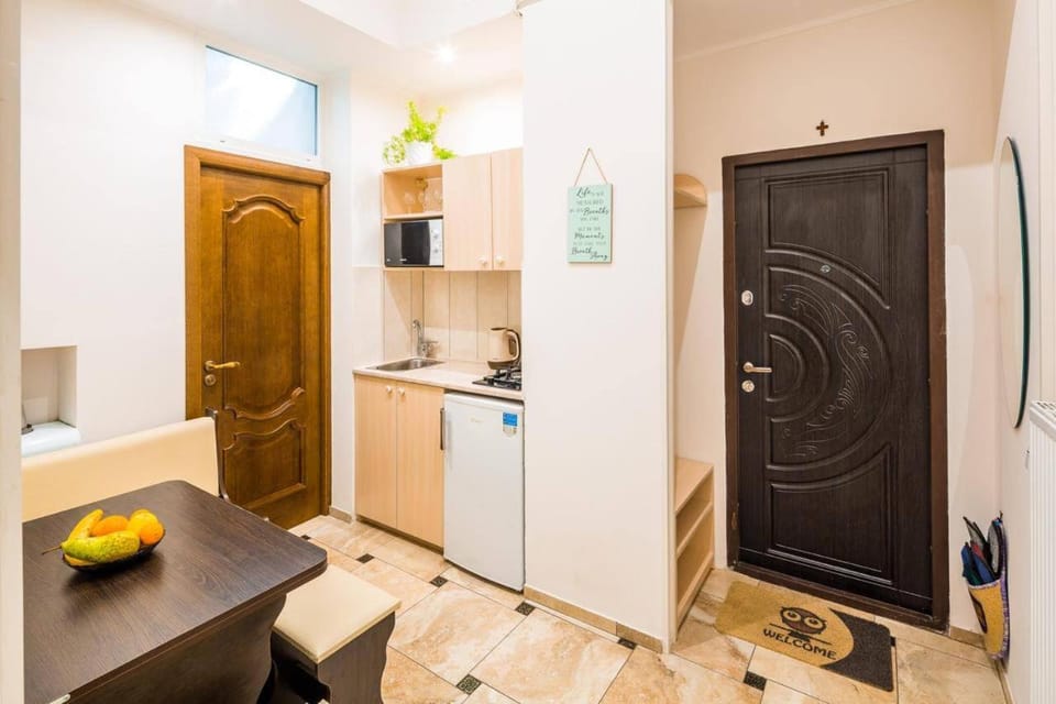Kitchen or kitchenette, microwave, stove, kitchen