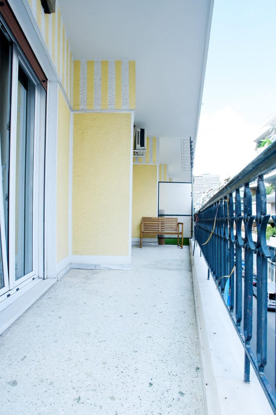 Property building, Day, Balcony/Terrace