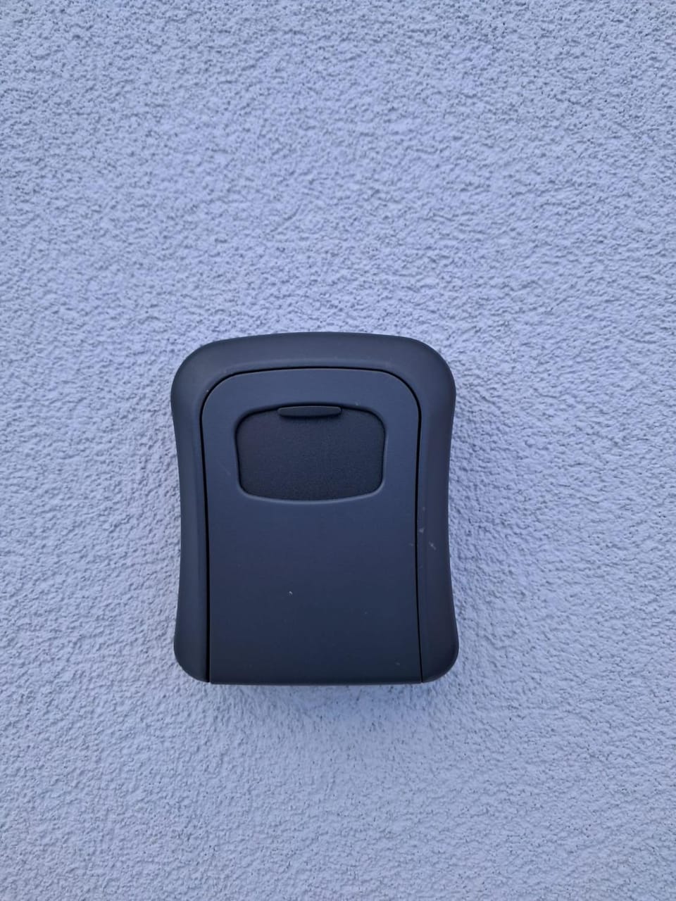 Facade/entrance, locker, safe