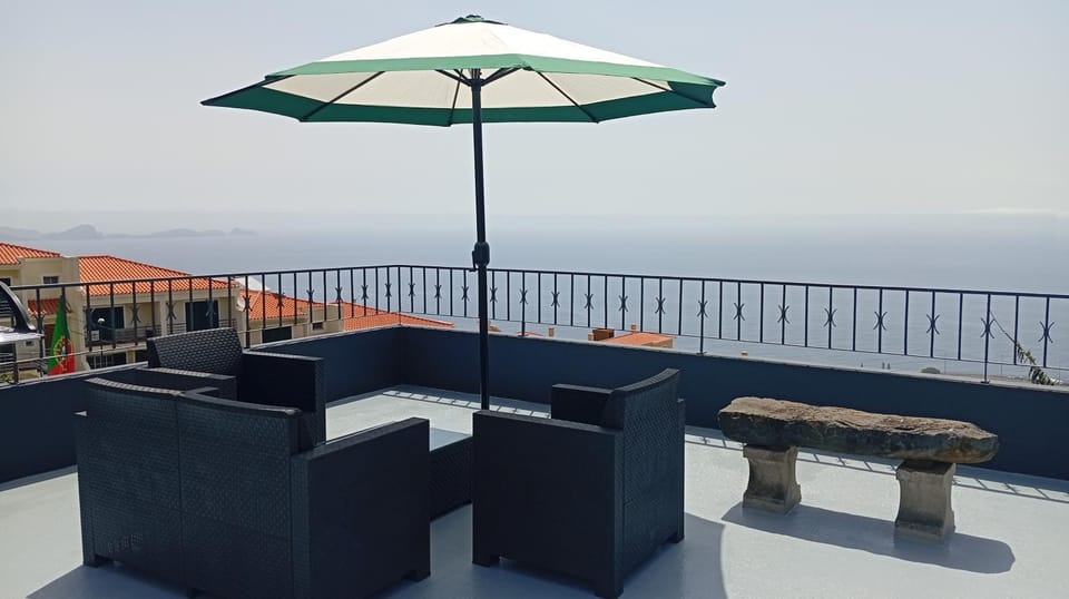 People, Natural landscape, Solarium, Balcony/Terrace, Seating area, Dining area, Sea view, Sunrise, Sunset, older children