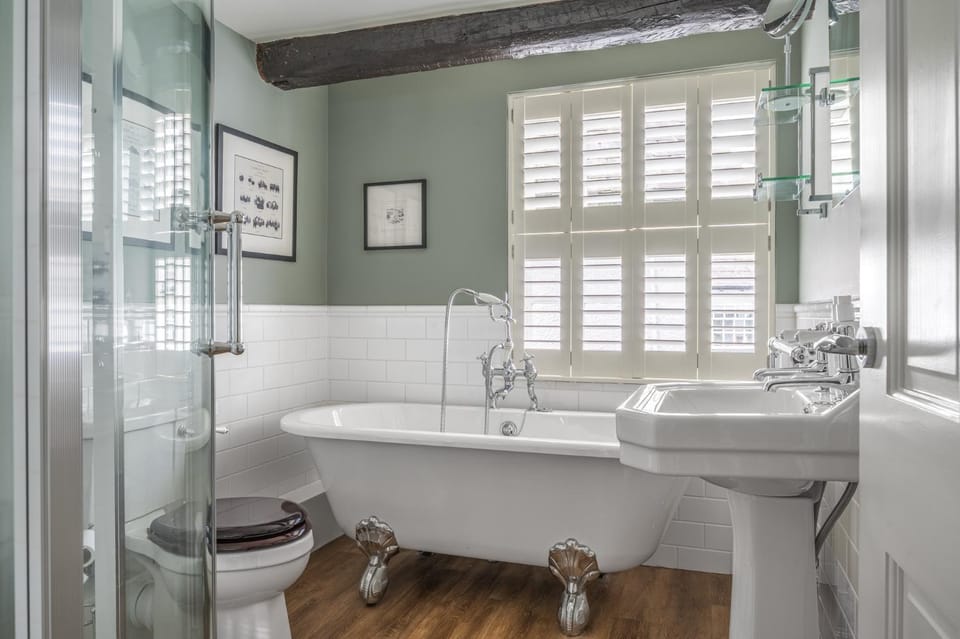 Shower, Toilet, Bathroom, Bath
