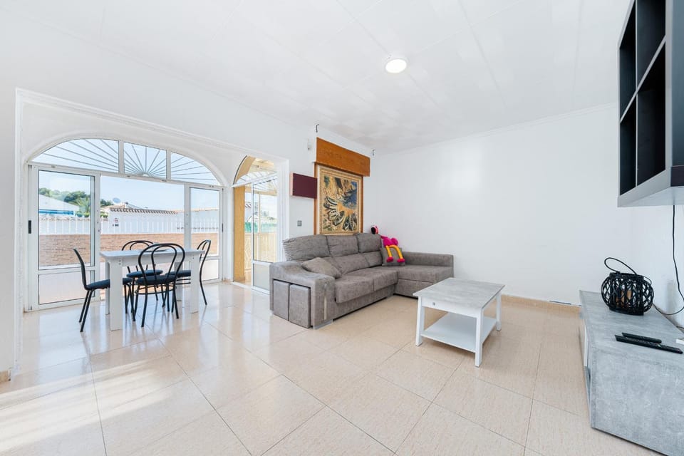 Communal lounge/ TV room, Living room