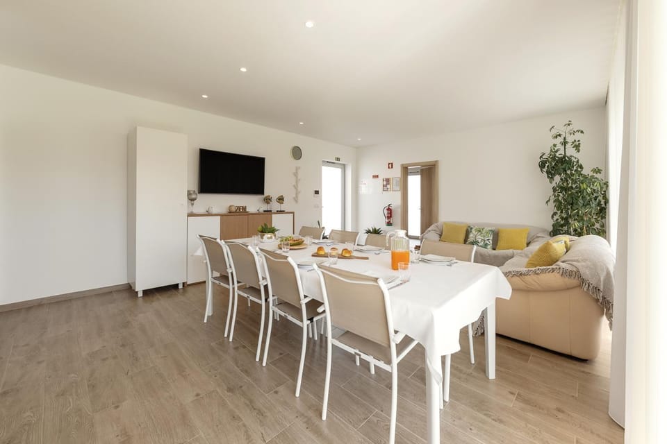 Communal lounge/ TV room, TV and multimedia, Living room, Dining area, kitchen