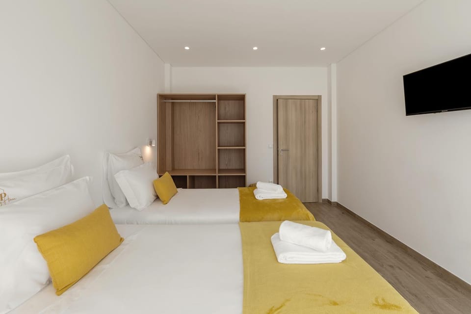Bed, TV and multimedia, Bedroom, towels, wardrobe