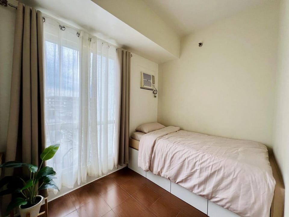 Cozy Corner 2-Bedroom Suite at Pioneer Woodlands Apartment in Mandaluyong