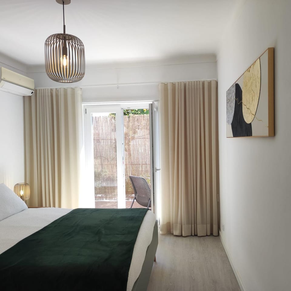 Bed, Bedroom, air conditioner