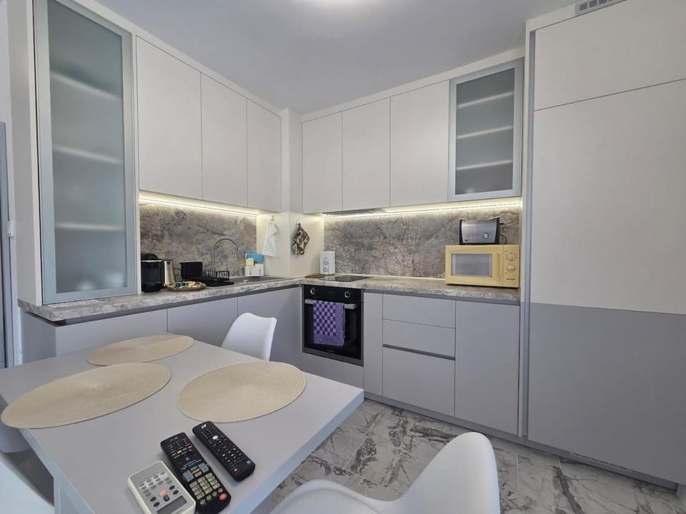 Dining area, kitchen