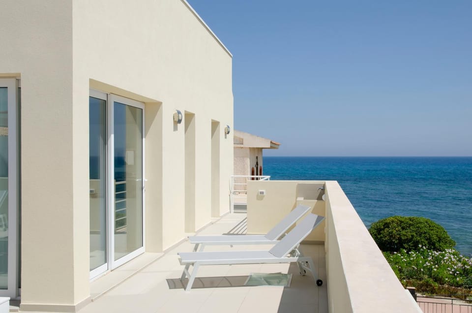 Patio, Day, Natural landscape, View (from property/room), Balcony/Terrace, Beach, Sea view, sunbed