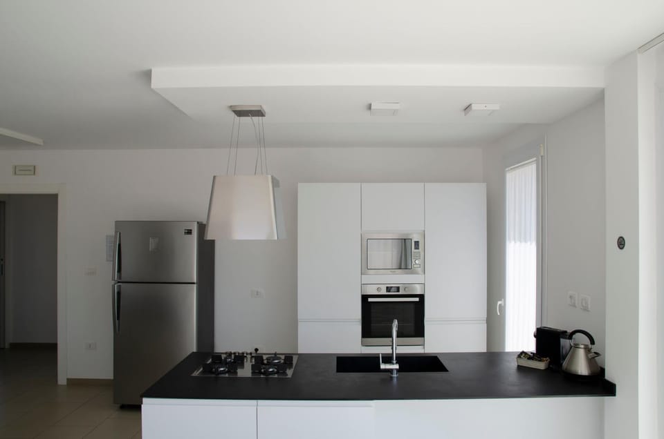 Coffee/tea facilities, Kitchen or kitchenette, minibar, oven, pet friendly, stove, toaster