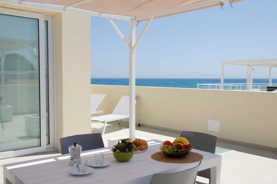 Patio, Day, Natural landscape, View (from property/room), Balcony/Terrace, Food and drinks, Dining area, Food, Sea view, Breakfast, Continental breakfast, Lunch, Dinner