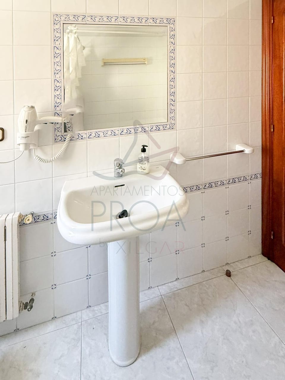 Bathroom, towels