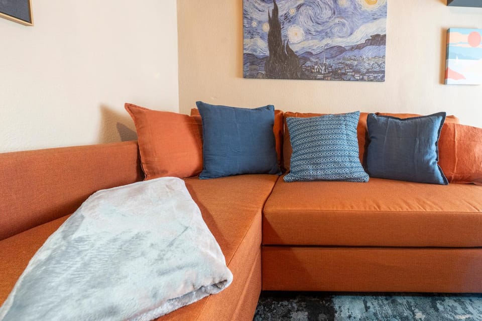 Bed, Living room, Photo of the whole room