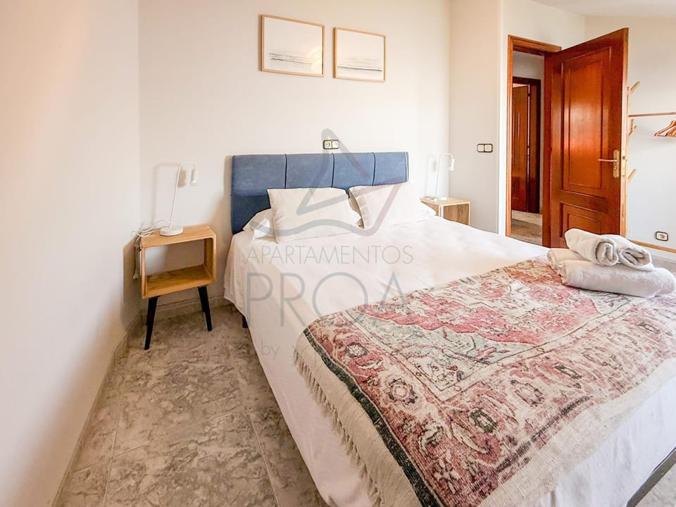 Bed, Photo of the whole room, Bedroom, towels, wardrobe