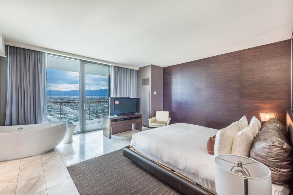 Gorgeous units studio or 1 bdrm or 2 bdrm Hotel in Paradise