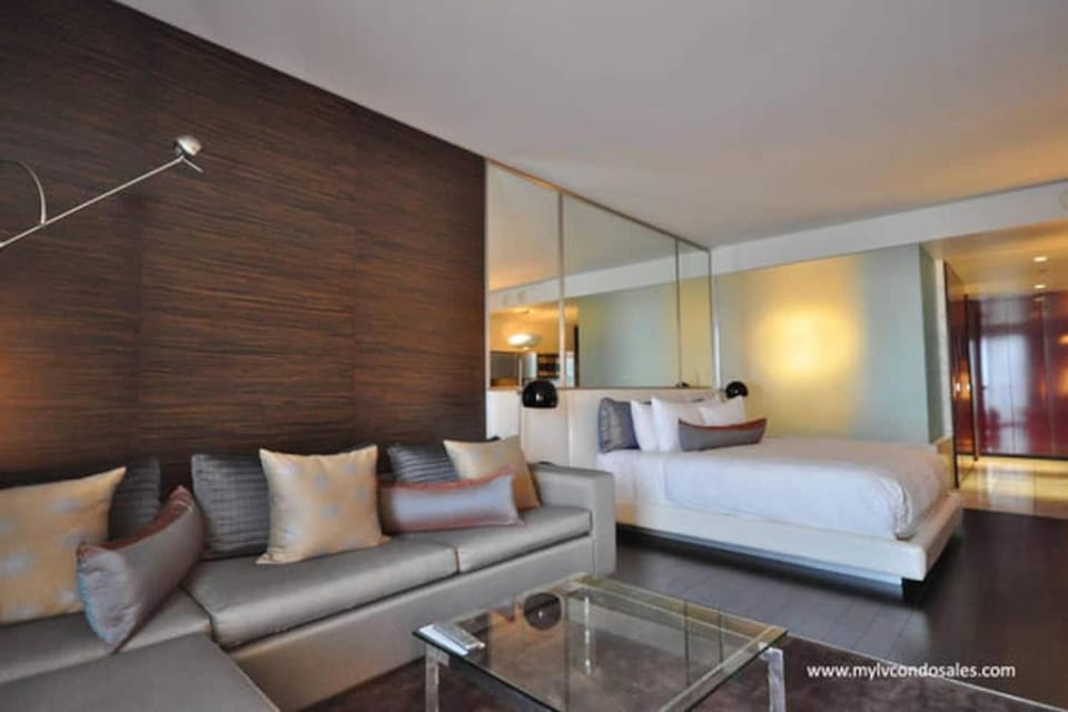 Gorgeous units studio or 1 bdrm or 2 bdrm Hotel in Paradise
